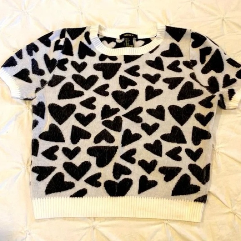 Forever 21 Medium Black and White Heart Classic Crop Top Sweater​​​​